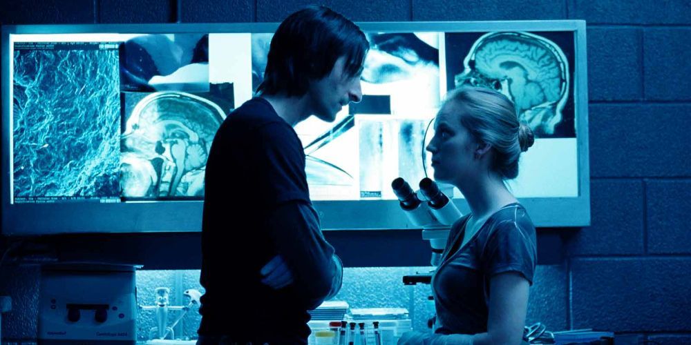 Adrien Brody and Sara Polley's characters talking to each other in their lab in Splice