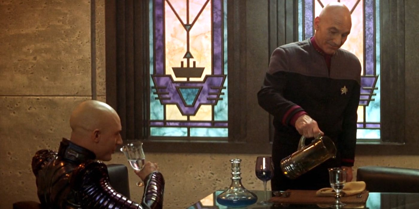 Picard has dinner with his clone Shinzon