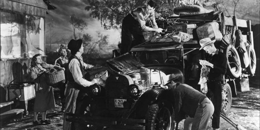 The Grapes of Wrath - Exterior shot loading up car