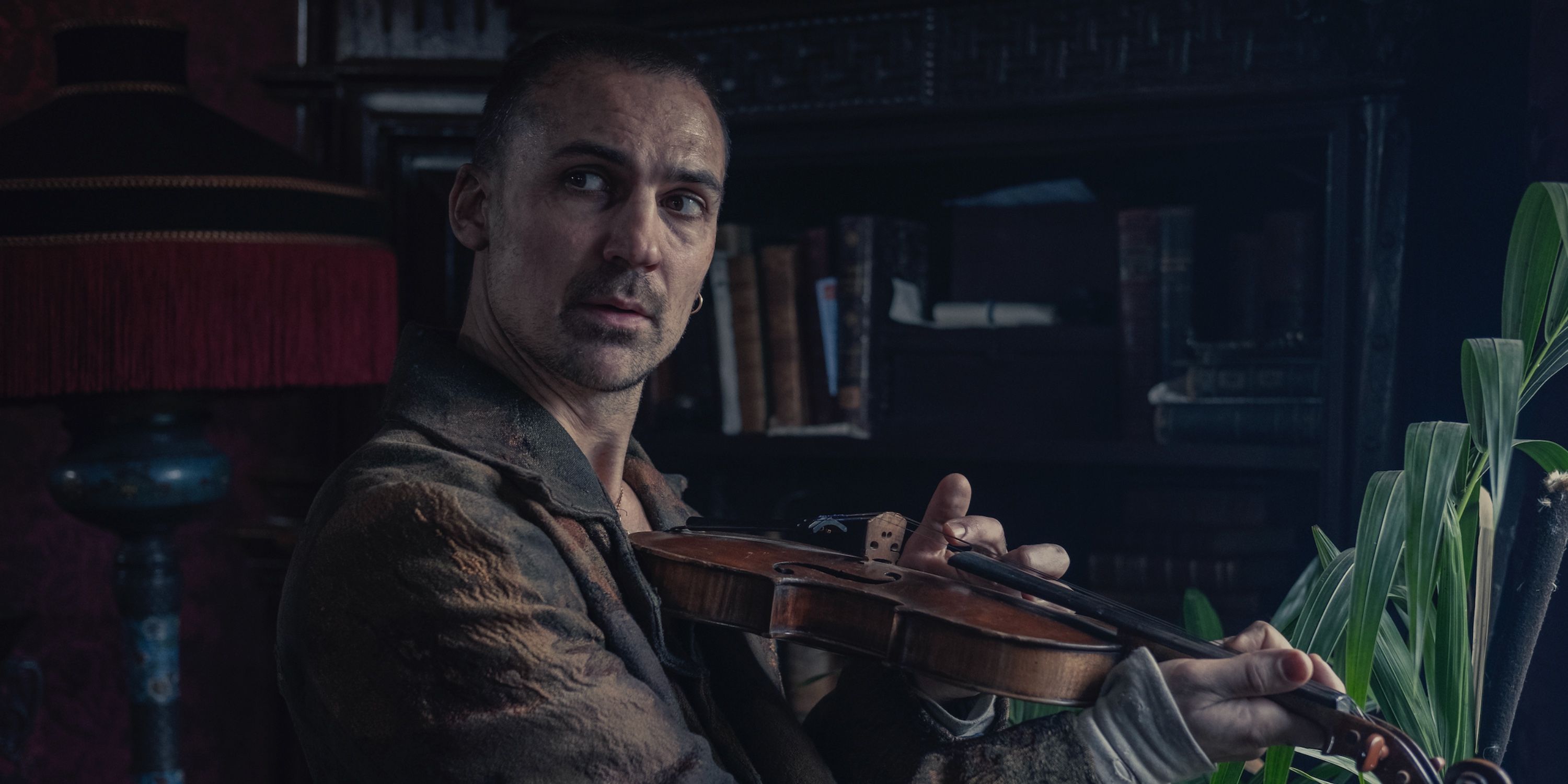 Henry Lloyd-Hughes as Sherlock Holmes in The Irregulars on Netflix