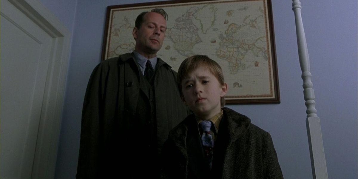 Dr. Malcolm standing behind Cole in The Sixth Sense (1999)