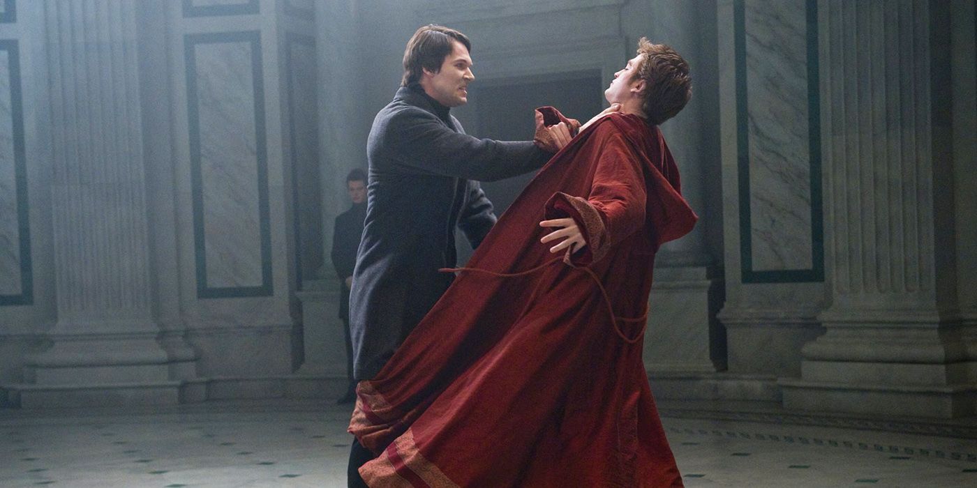 Felix and Edward fighting in Twilight New Moon