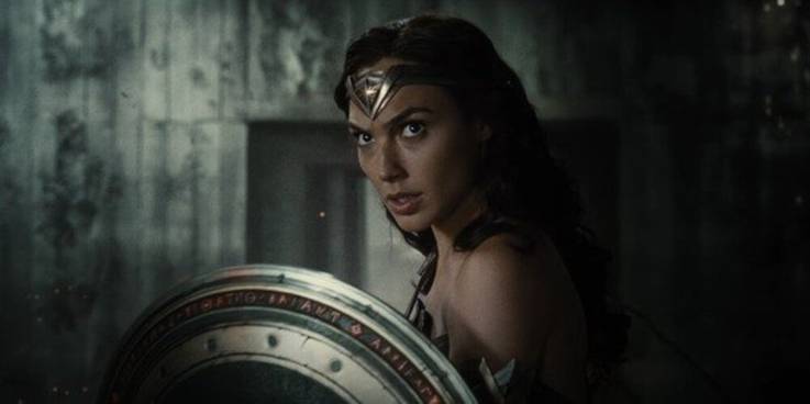 DCEU : 5 Shocking Unpopular Fan Opinions About Wonder Woman 6 Wonder Woman with an angry expression holding shield.jpg?q=50&fit=crop&w=737&h=368&dpr=1