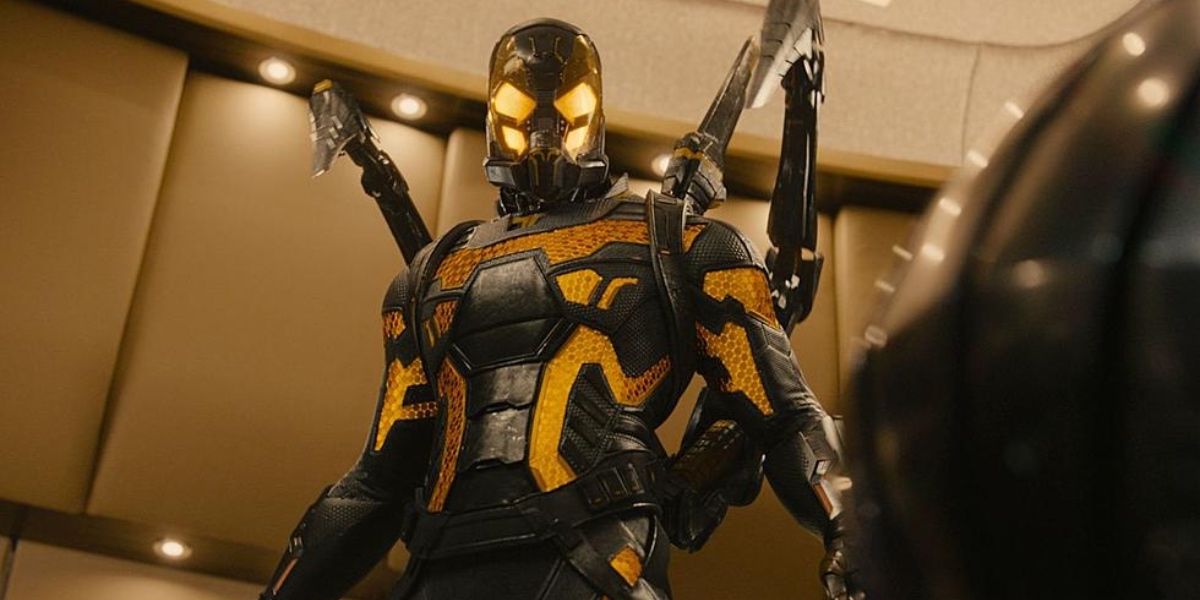 Yellowjacket fighting Ant-Man in elevator in Ant-Man
