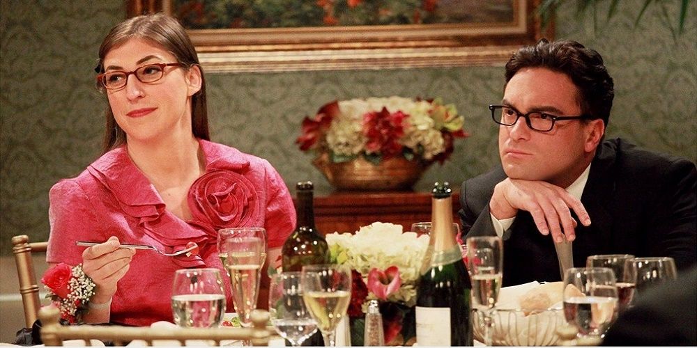 Amy and Leonard eating in The Big Bang Theory