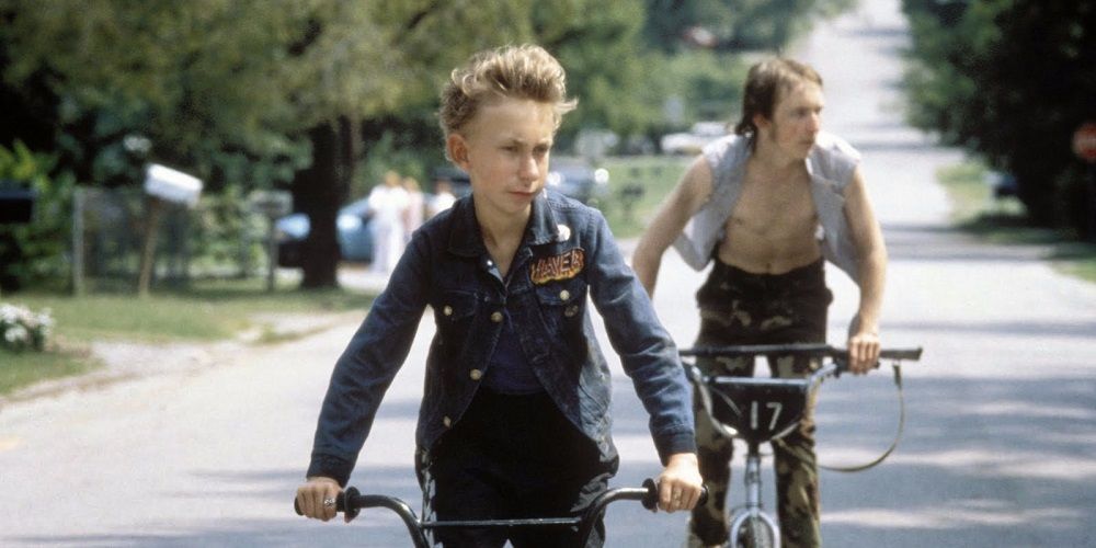 Tummler and Solomon ride bikes in Gummo