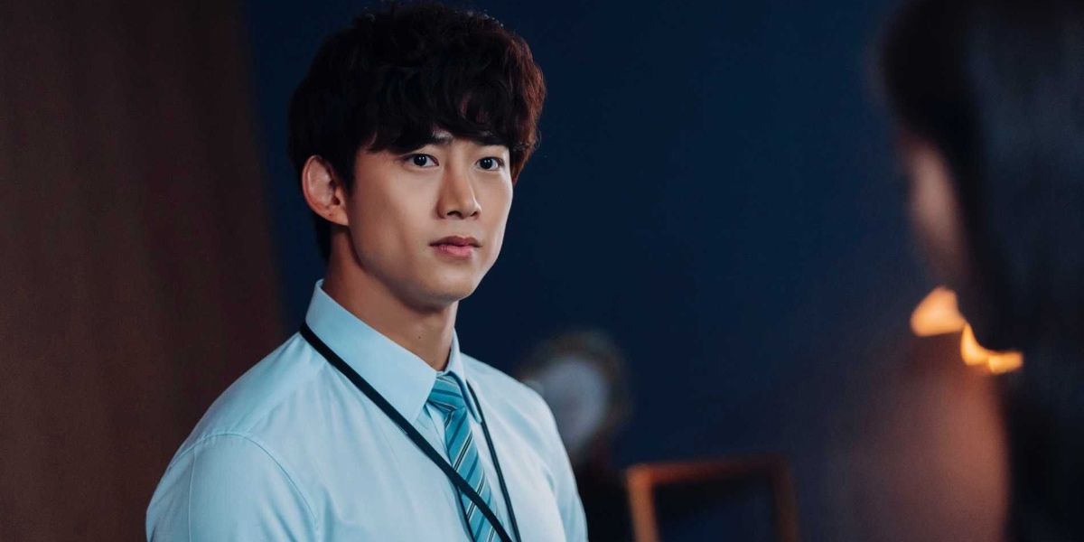 Jun-woo as Cha-young's assistant in Vincenzo