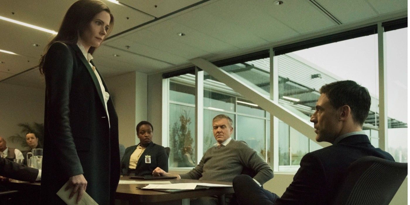 Lois turns in her resignation to Morgan Edge in Superman And Lois