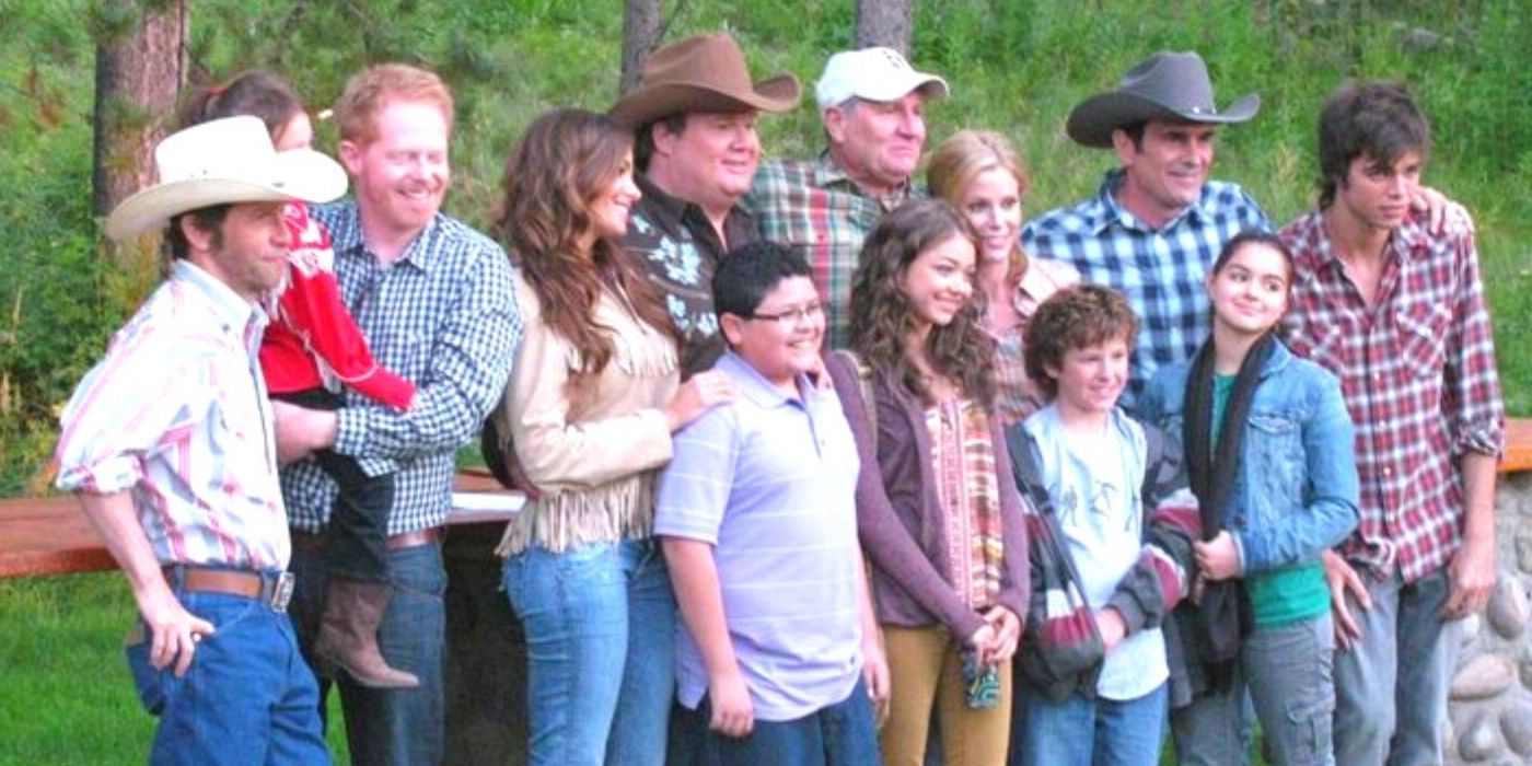 The family oined up together wearing hats and denim in Wyoming in Modern Family