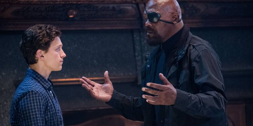 Nick Fury fala com Peter Parker em Homem-Aranha Longe de Casa 