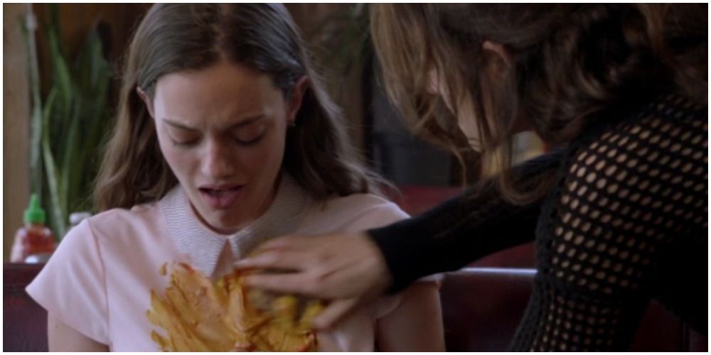 Fiona rubs cheeseburger on Yelp reviewer