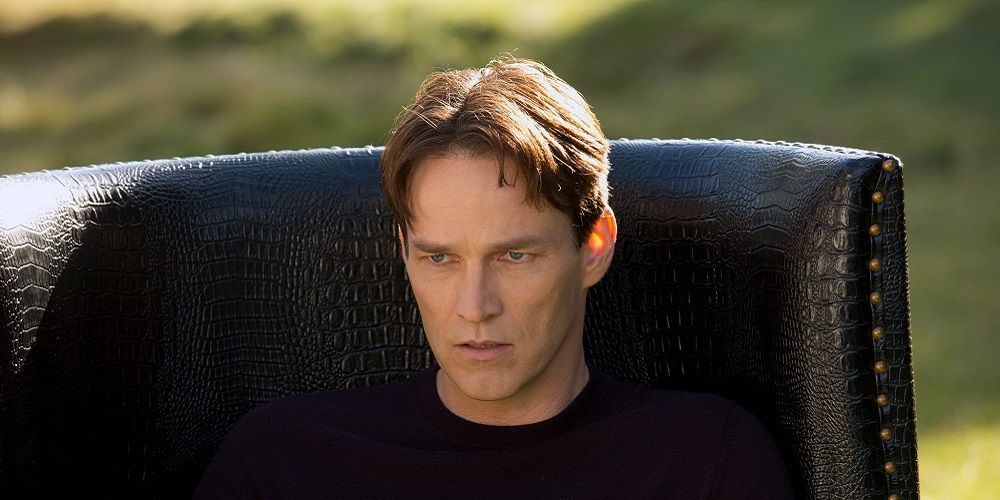 Bill sits in outdoor chair in True Blood