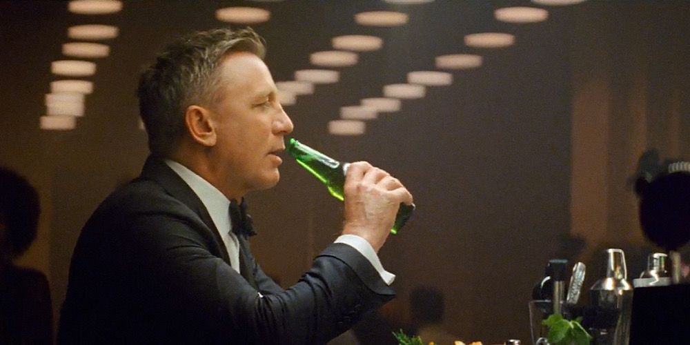 James Bond drinks a Heineken in Skyfall