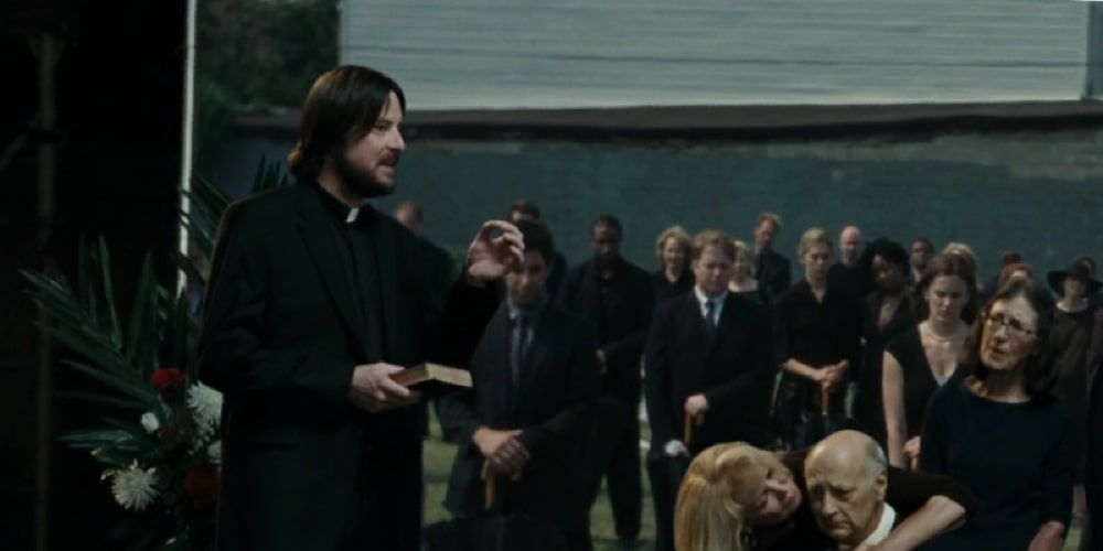 The Preacher talks to an audience in Synecdoche, New York