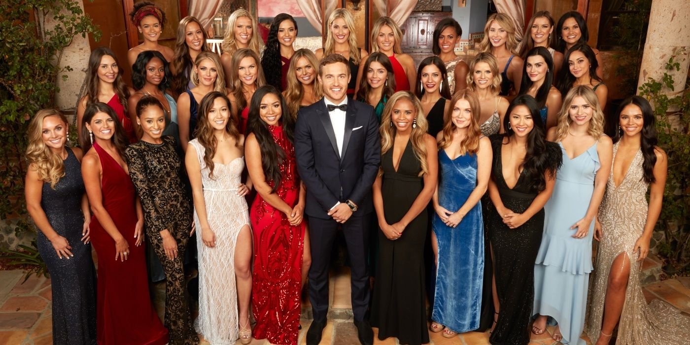 Delta Airlines pilot Peter Webber poses with the bachelorettes in Season 24 of The Bachelor