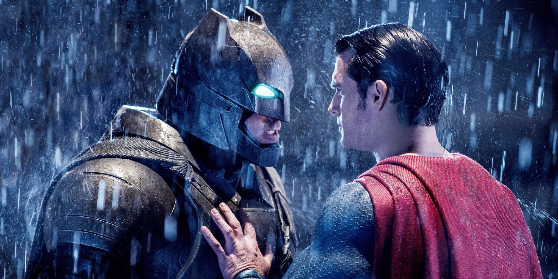 Batman confronting Superman in Batman Versus Superman Dawn Of Justice (2016)
