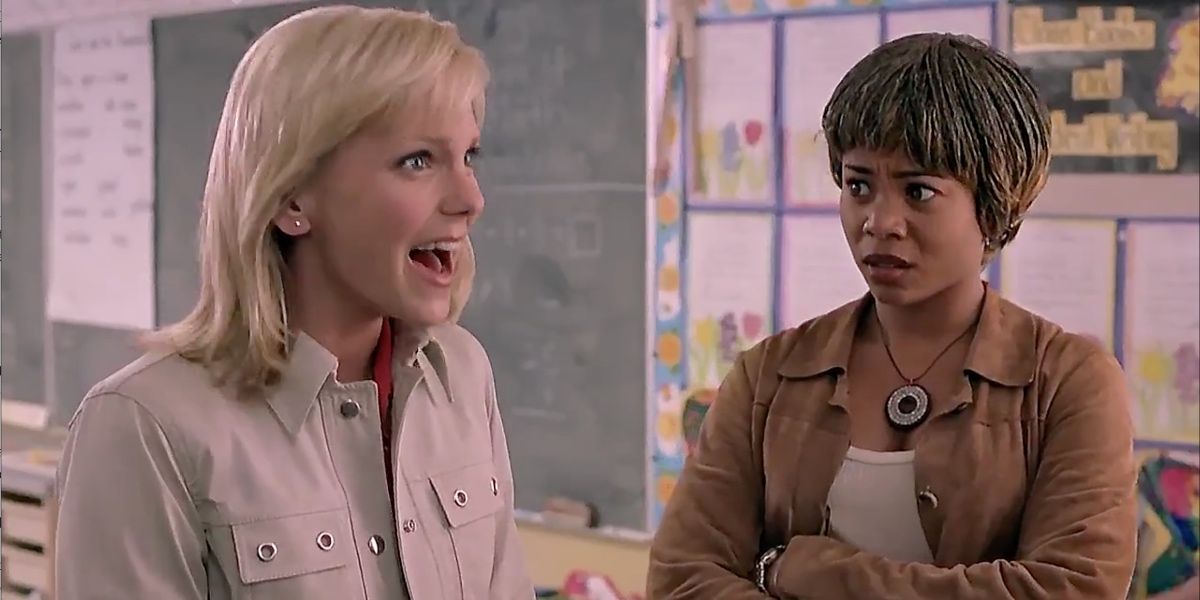 Brenda and Cindy meet in classroom in Scary Movie 3