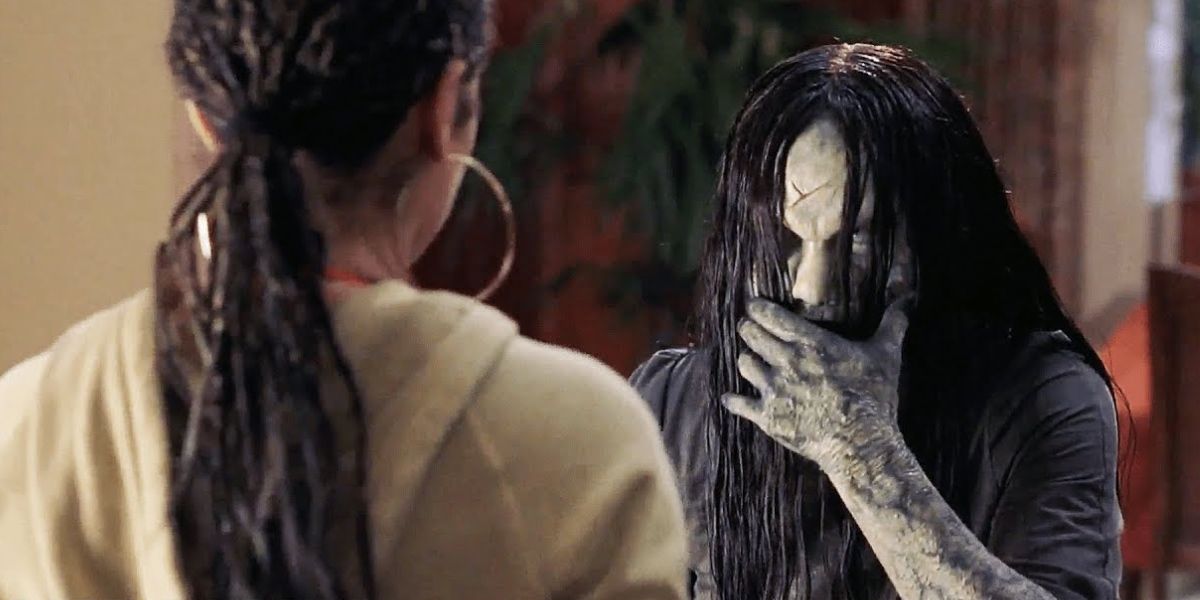 Brenda and the girl from The Ring in Scary Movie 3