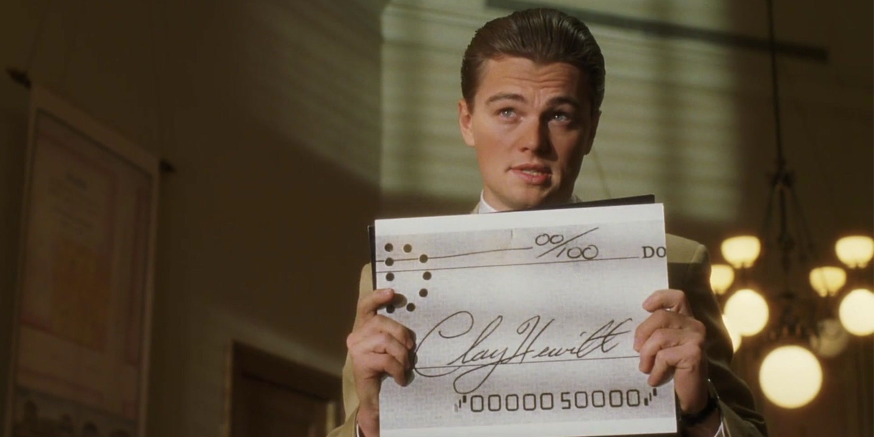 Leonardo DiCaprio como Frank Abagnale em Prenda-me Se For Capaz