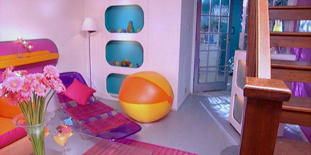 Colourful room in Changing Rooms/Trading Spaces