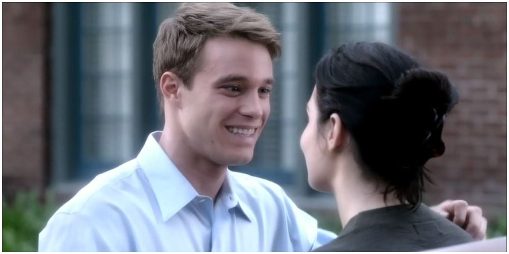 Jo goes on a date with Chris after he prevented her car from being towed