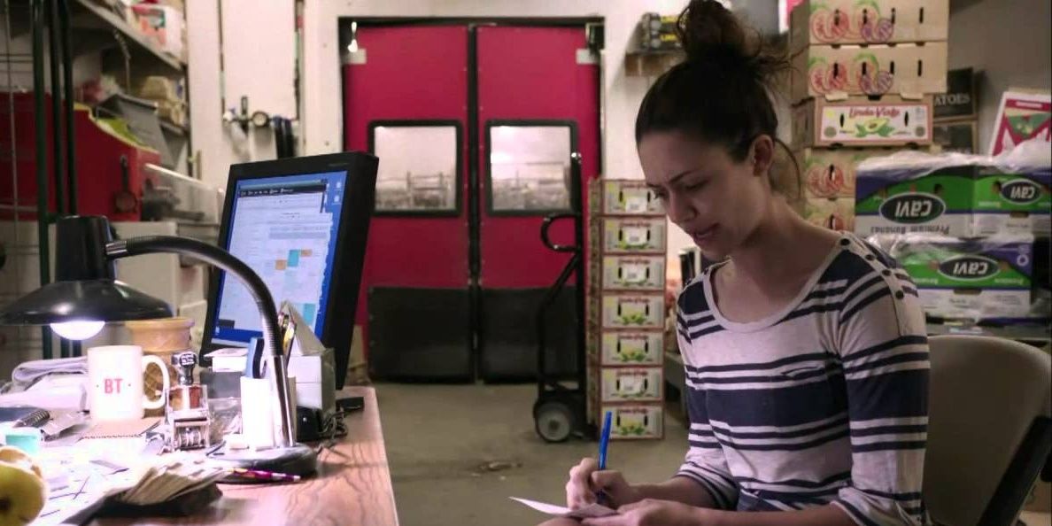 Fiona Gallagher Writing in a notepad in a supermarket storage office in Shameless