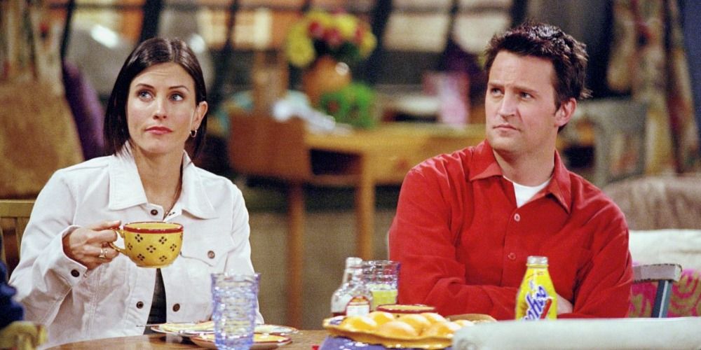 Chandler and Monica having coffee together