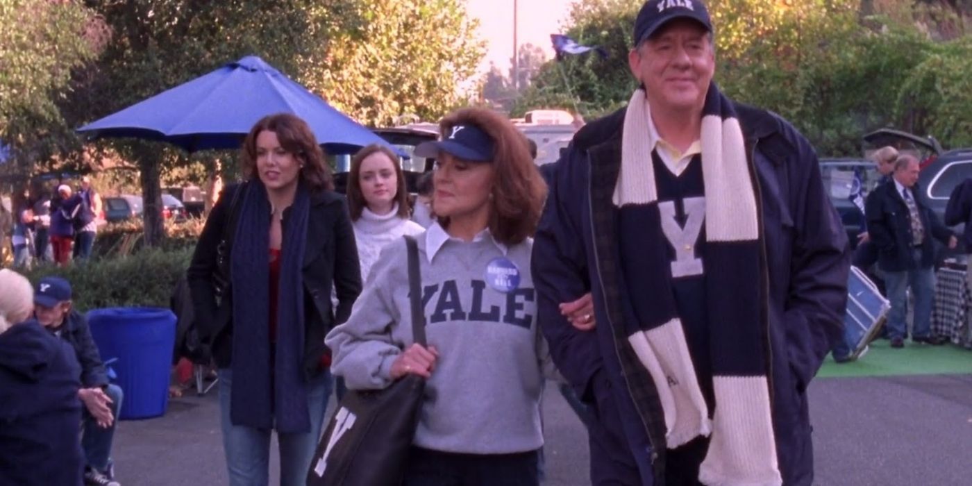 The Gilmore family at the Harvard Yale game in Gilmore Girls