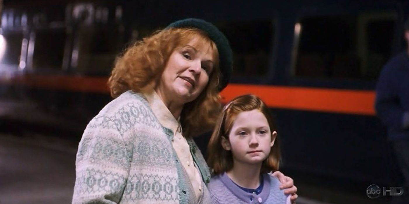 Ginny and Molly Weasley on the platform in Harry Potter