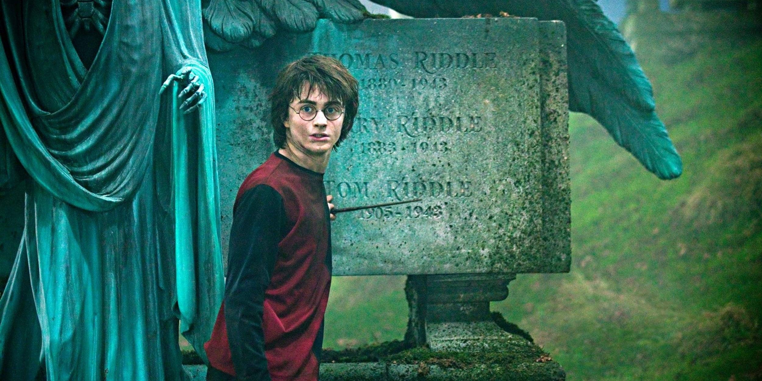 Harry Potter at the Riddle family grave