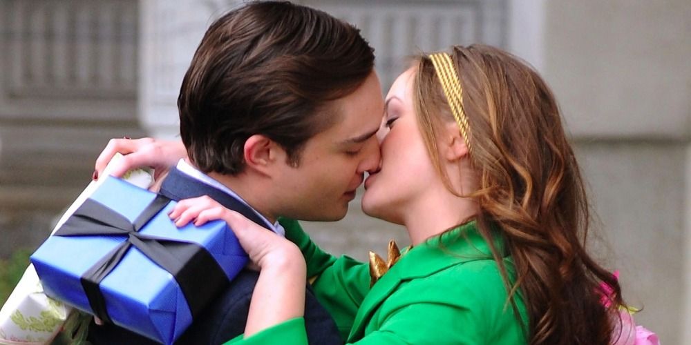 Chuck and Blair kissing on Gossip Girl