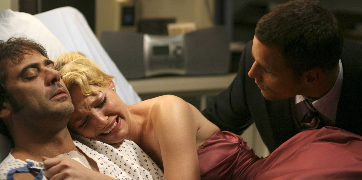 Alex Karev (Justin Chambers) comforting a sobbing Izzie Stevens (Katherine Heigl) after Denny (Jeffrey Dean Morgan) died in Grey's Anatomy.