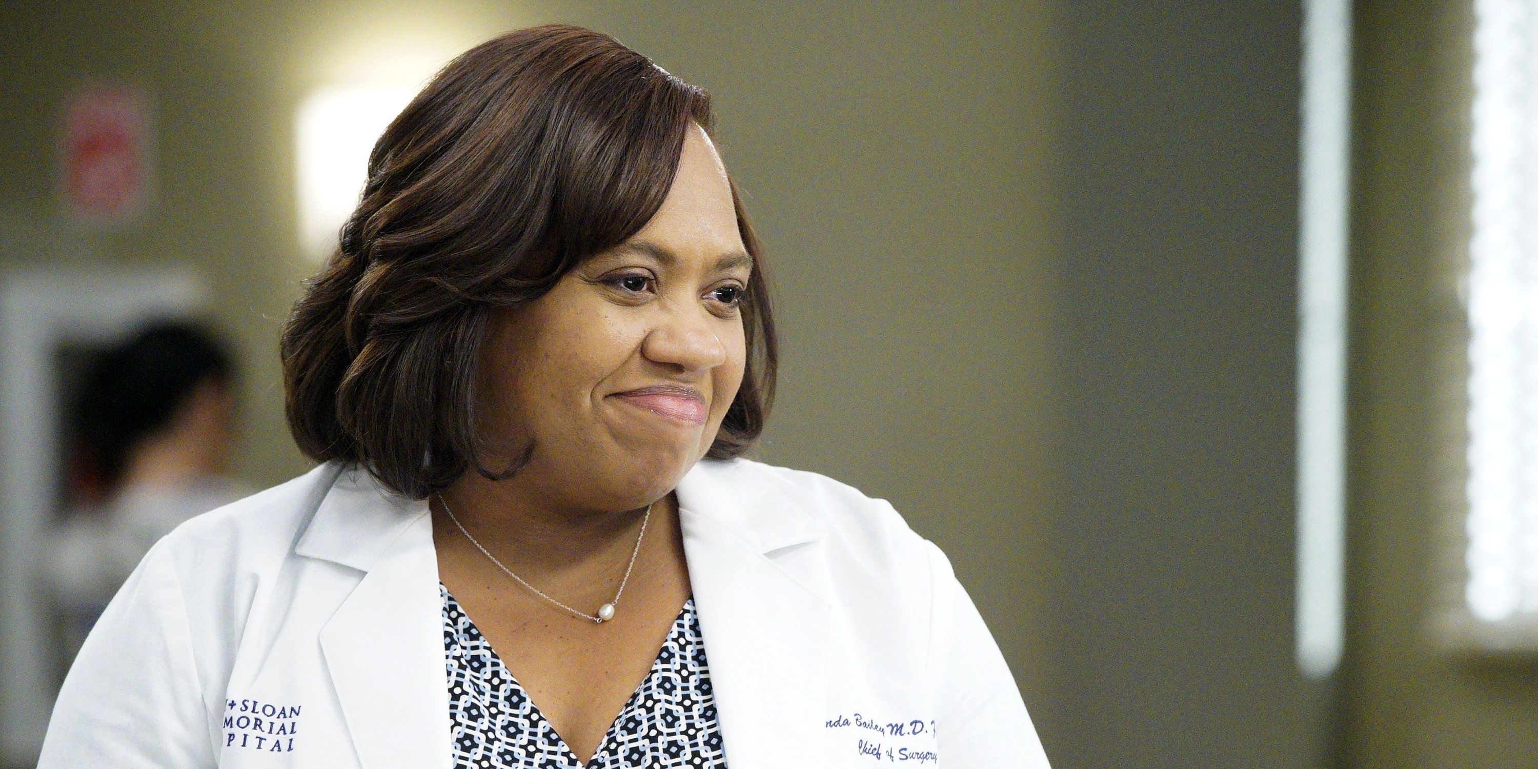 Miranda Bailey sorrindo em Grey's Anatomy