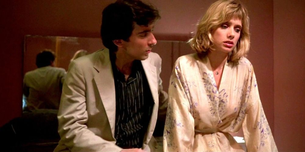 Griffin Dunne sitting on the bed and talking with Rosanna Arquette in After Hours