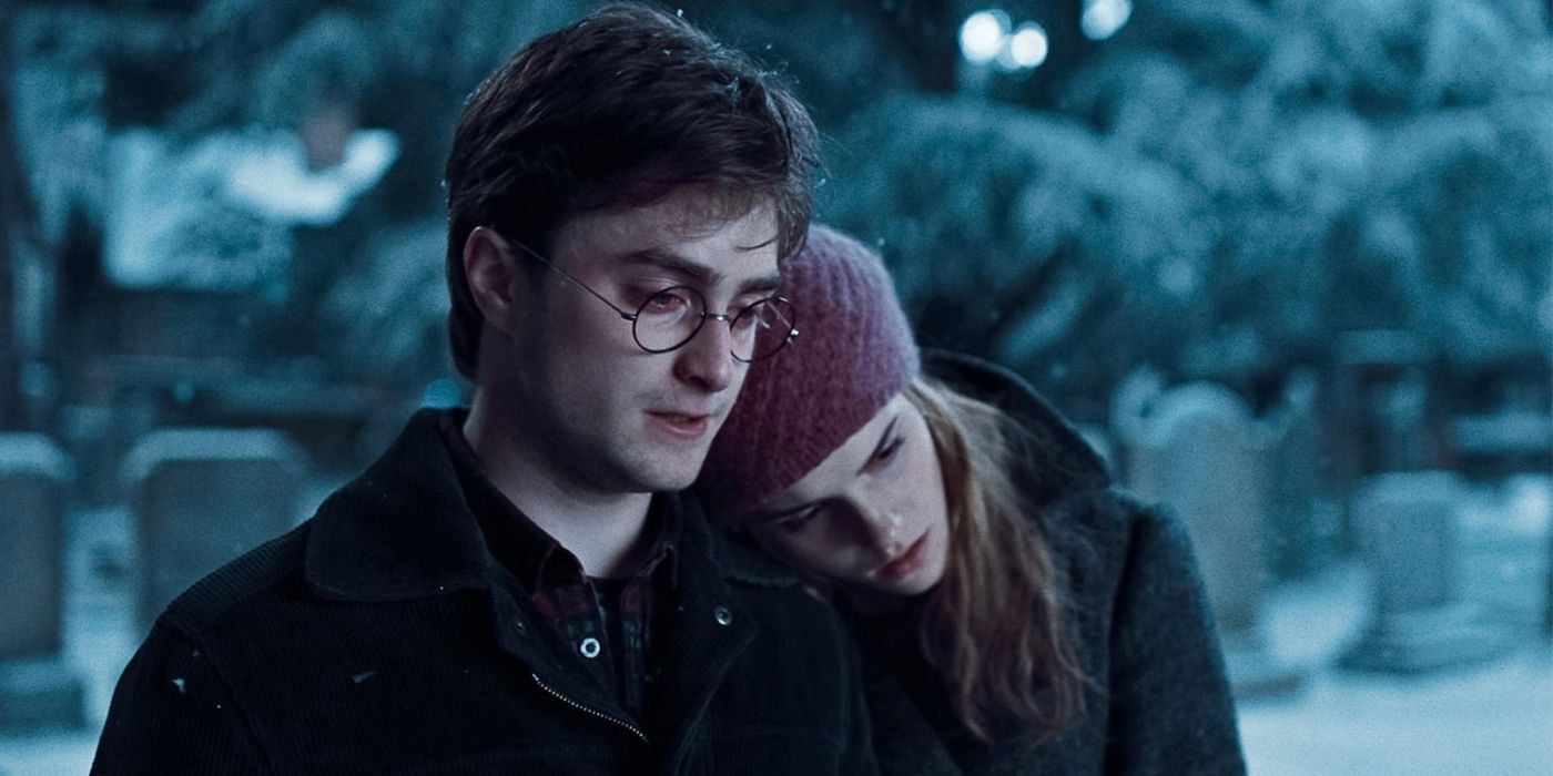Hermione rests her head on Harry's shoulder in the snow