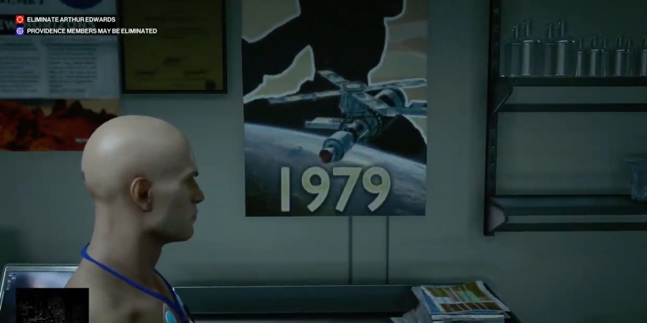 Agent 47 in front of the poster containing the code for the locked door
