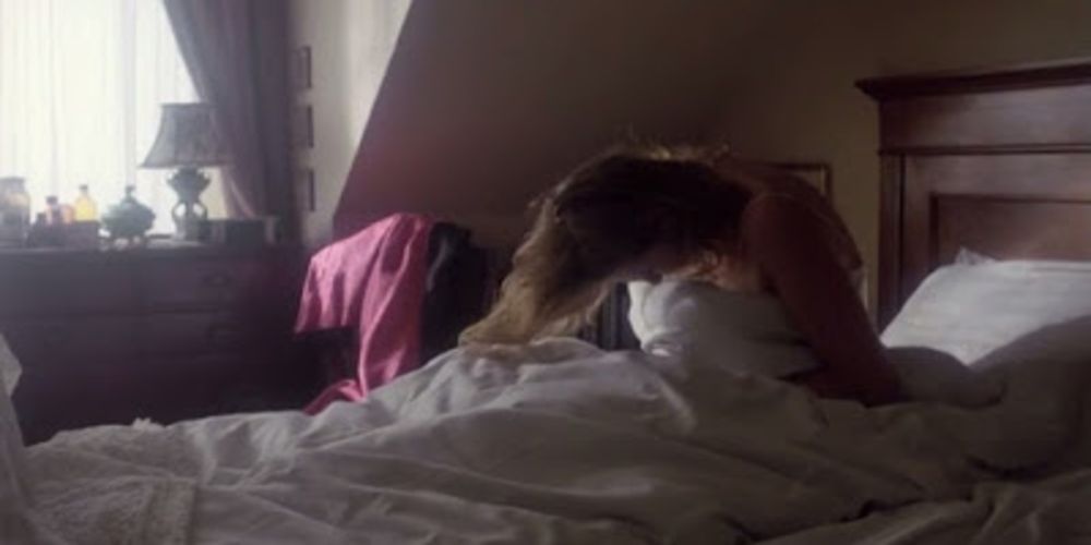 A woman in bed in the 1983 Icelandic movie Húsið a.k.a. House