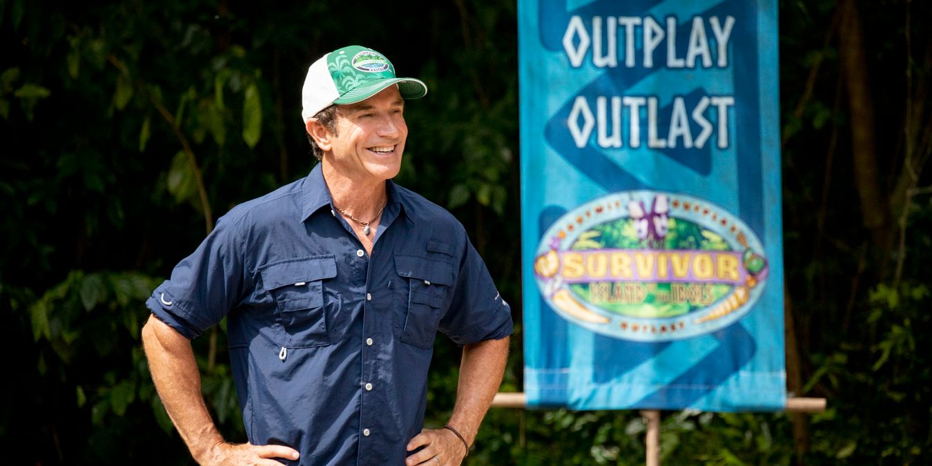 Jeff Probst in front of the Survivor flag