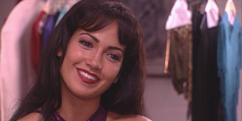 Jennifer Lopez as Selena, Selena in her dressing room