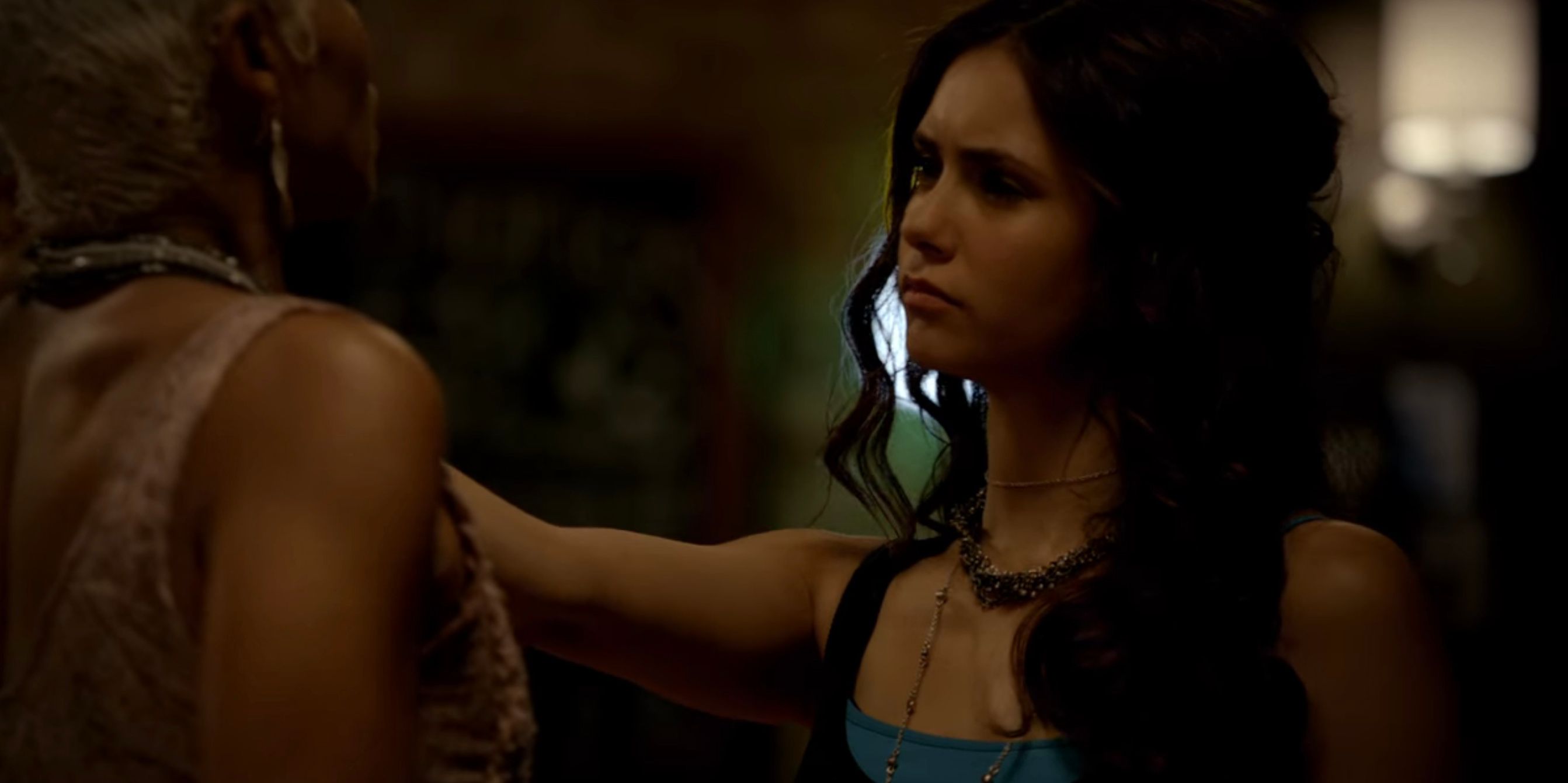 Katherine kills Gloria in The Vampire Diaries.