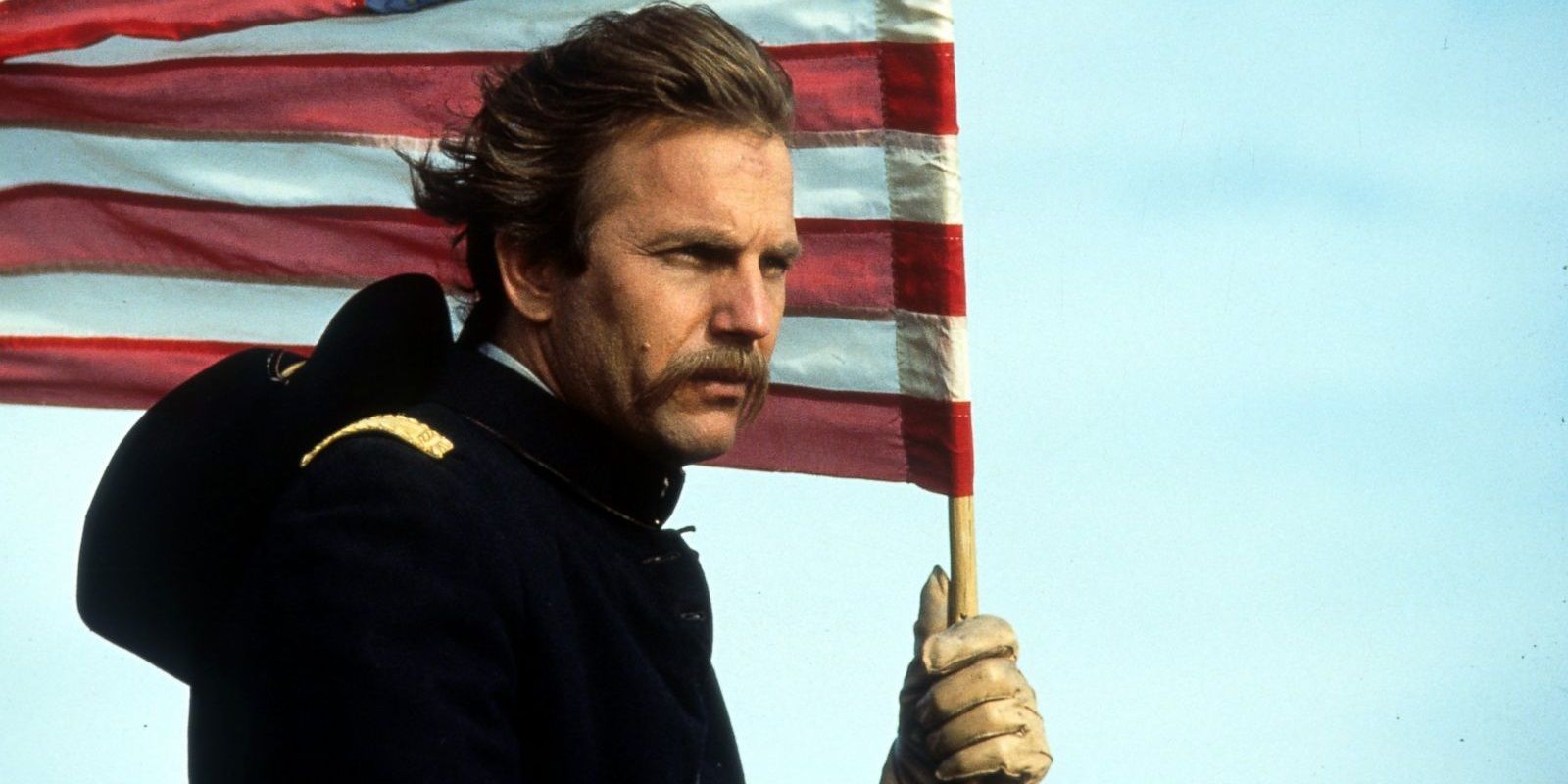 Kevin Costner holding a flag in Dances with Wolves