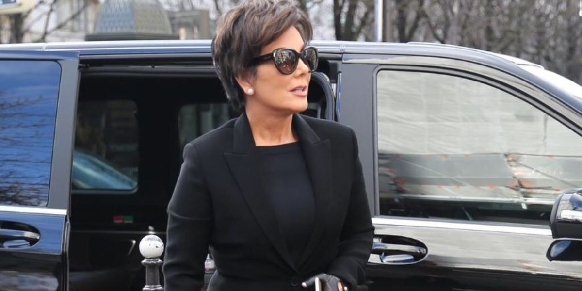 Kris Jenner portant un blazer YSL noir dans Keeping Up With the Kardashians