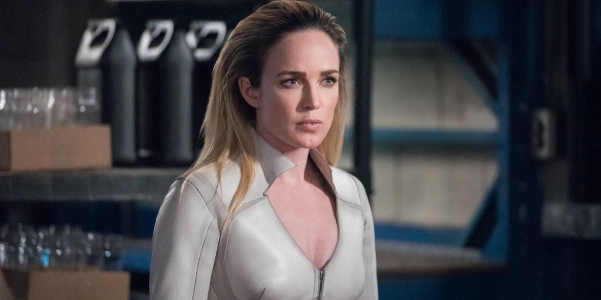 Legends of Tomorrow Sara Lance's wears White Canary Suit