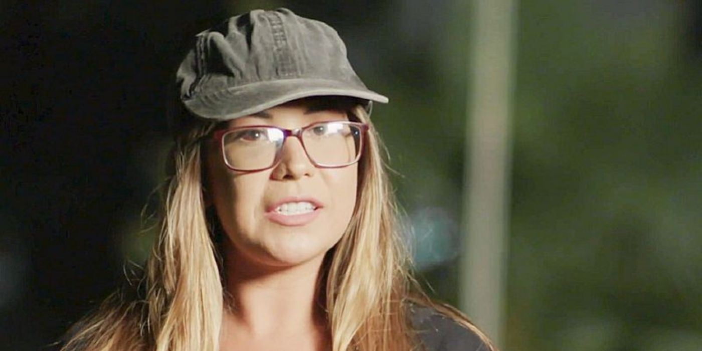 Liz Woods in 90 Day Fiance the single life season 1 wearing green hat