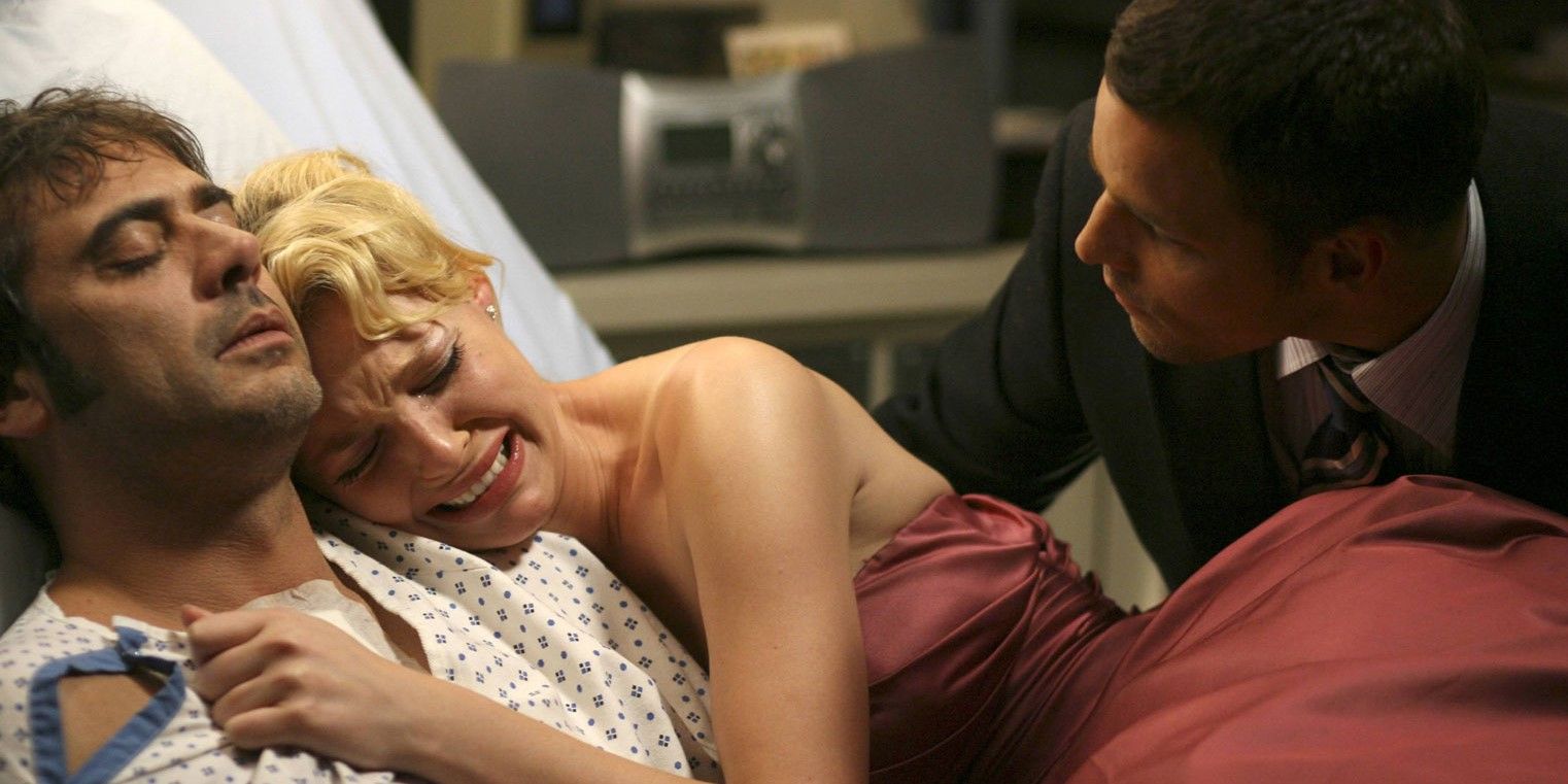 Izzie cries over Denny's lifeless body in a hospital bed in Grey's Anatomy