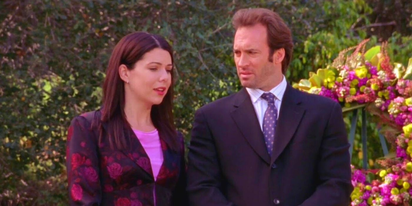 Luke and lorelai at lukes uncles funeral in gilmore girls