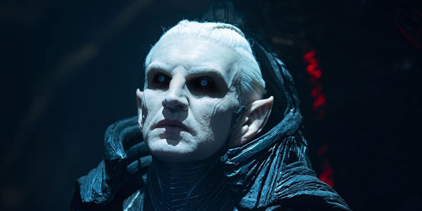 Malekith looking into the distance in Thor: The Dark World.