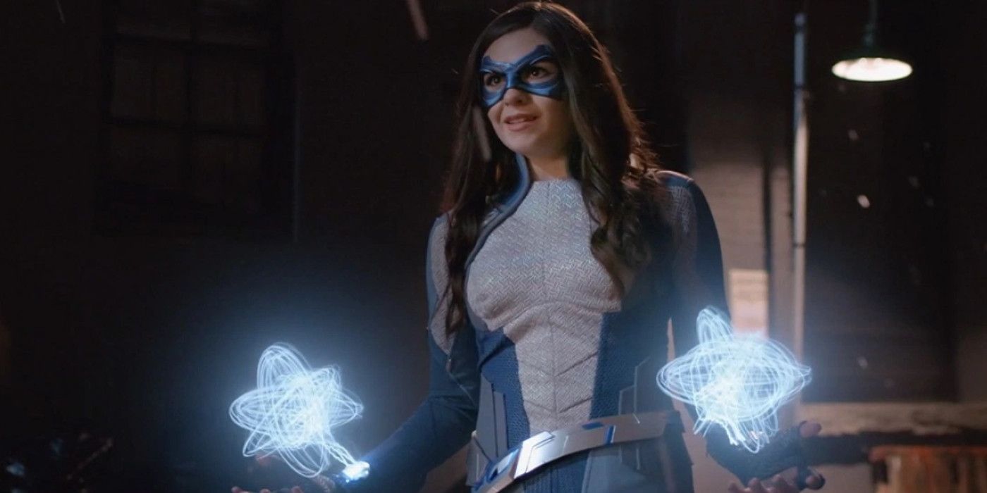 Nia Nal aka Dreamer generates energy blasts from her hands in Supergirl