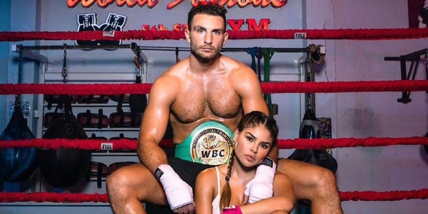 Fernanda and Noel posing on a boxing ring.