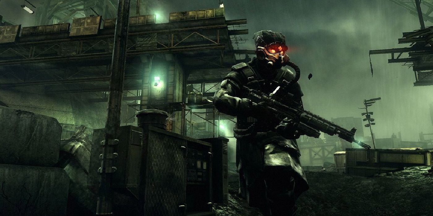 A Helghast soldier patrols the base in Killzone 2